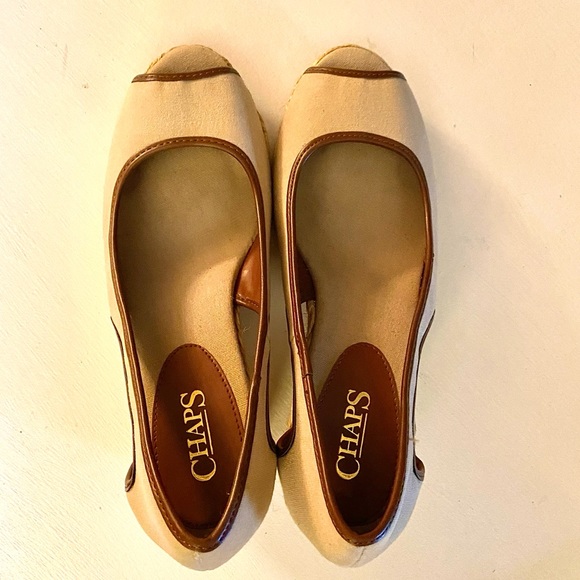 Chaps women's dress wedge heel size 8 Beige/brown - Picture 2 of 7